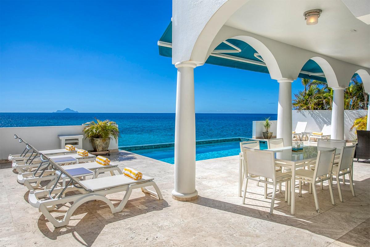 Luxury Villa rental St Martin - Pool and deckchairs